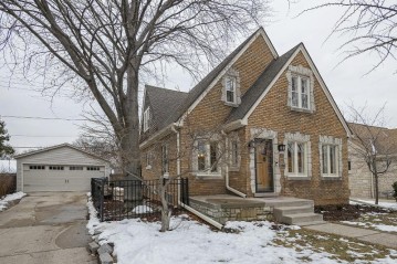 2925 N 67th St, Milwaukee, WI 53210-1258