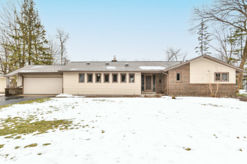 12245 W Somerset Dr, Franklin, WI 53132-1050