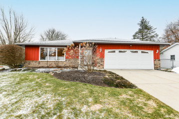 307 W 4th Ave, Elkhorn, WI 53121-2224