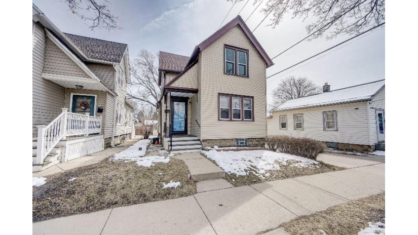 1425 E Russell Ave Milwaukee, WI 53207 by Keller Williams Realty-Lake Country $360,000