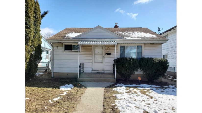 5920 N 65th St Milwaukee, WI 53218 by TerraNova Real Estate $99,900