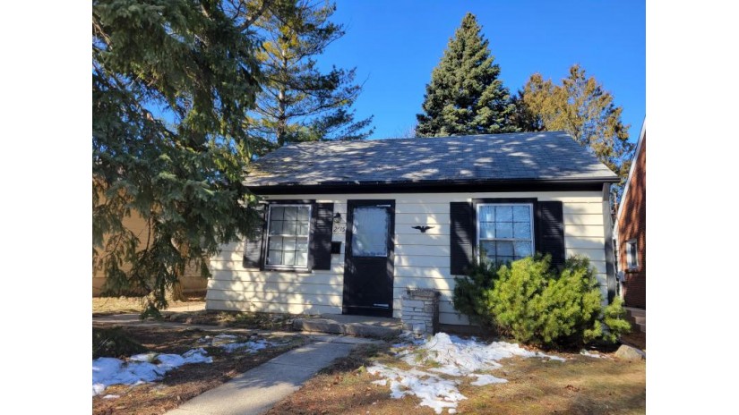 2615 S 71st St Milwaukee, WI 53219 by Lannon Stone Realty LLC $129,900