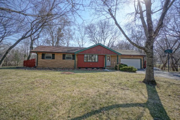 3720 S 103rd St, Greenfield, WI 53228-1332