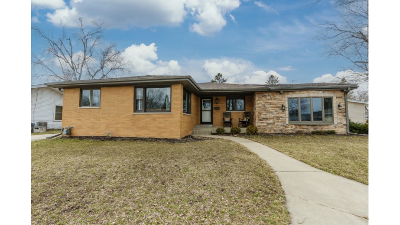 3781 St Andrews Blvd Racine, WI 53405 by Shorewest Realtors $249,900