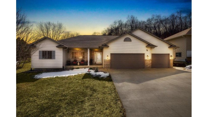 1862 Bearpaw Pl Onalaska, WI 54650 by Coldwell Banker River Valley, REALTORS $489,000