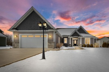 W235N6575 Outer Circle Dr, Sussex, WI 53089