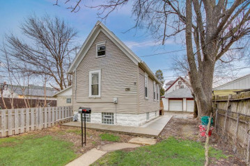 1761 S Pearl St, Milwaukee, WI 53204