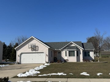 612 Casey Ln, Walworth, WI 53184