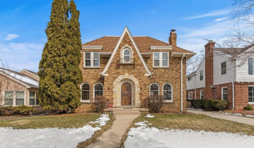 8924 Jackson Park Blvd, Wauwatosa, WI 53226