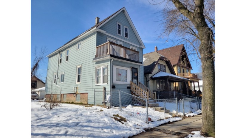 2709 W Wright St 2709A Milwaukee, WI 53210 by Shorewest Realtors $60,000