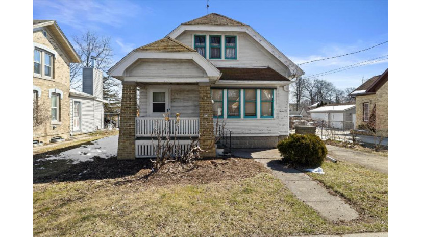 309 Dewey Ave Watertown, WI 53094 by HomeWire Realty $39,900