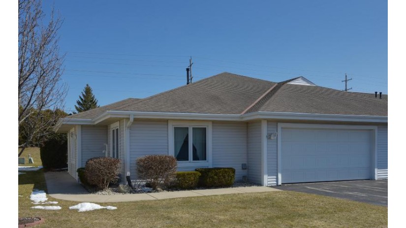 462 Hartford Sq 1 Hartford, WI 53027 by Homestead Realty, Inc $309,900