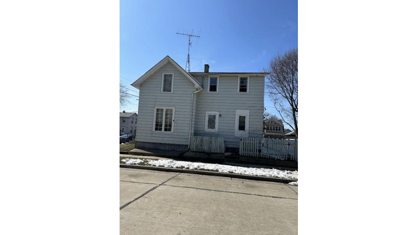 300 Kewaunee St Racine, WI 53402 by Realty Dreams LLC $69,500