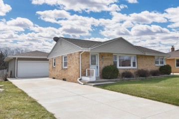 5803 W Allerton Ave, Greenfield, WI 53220-3546