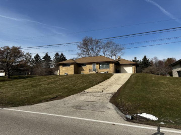 6241 S 35th St, Greenfield, WI 53221-4613