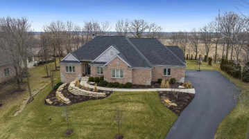 13150 Promontory Trail, Roscoe, IL 61073