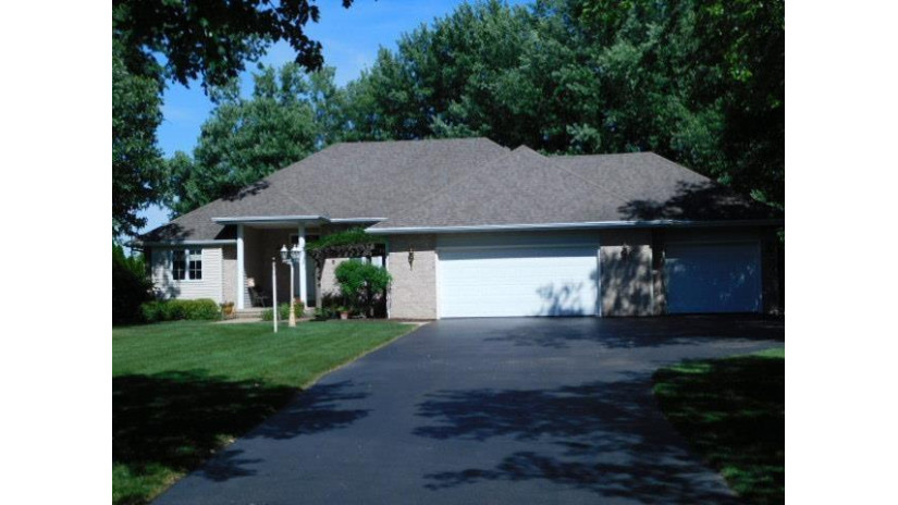 9875 Rivers Bend Drive Roscoe, IL 61073 by Gambino Realtors $449,000