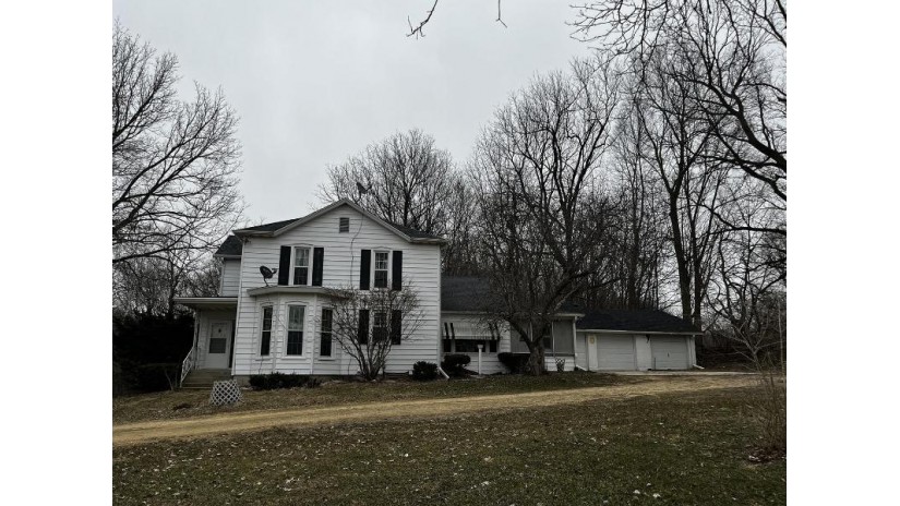 1051 S Browns Mill Road Freeport, IL 61032 by Barnes Realty, Inc. $174,500