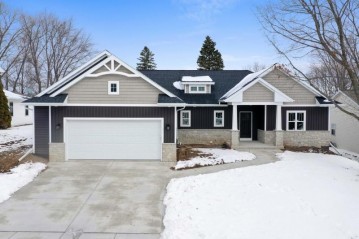 1384 Mohican Court, Ashwaubenon, WI 54313-5978