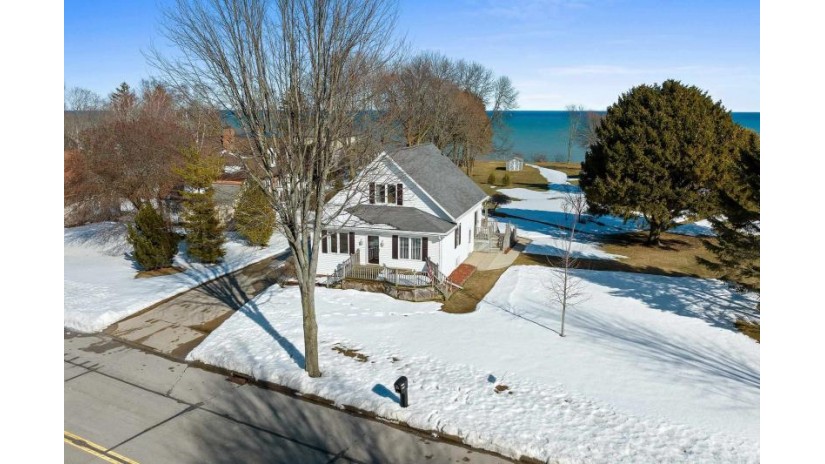 1408 Milwaukee Street Kewaunee, WI 54216 by Resource One Realty, Llc - OFF-D: 920-255-6580 $199,900