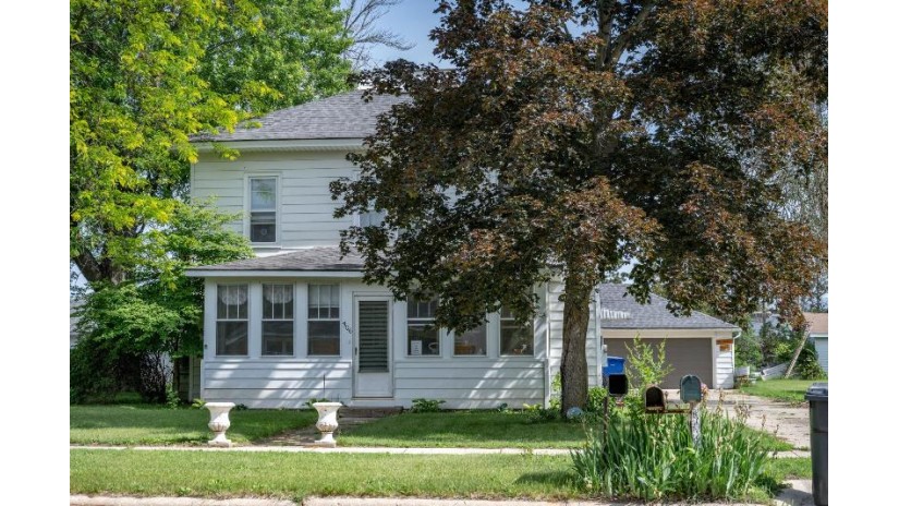 306 W Chestnut St Pardeeville, WI 53954 by Castle Rock Realty Llc - Pref: 608-350-9478 $250,000