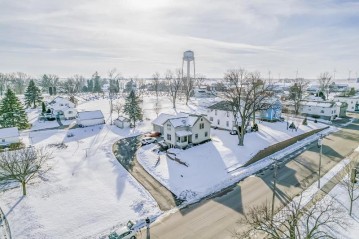 122 E Winnebago St, Friesland, WI 53935