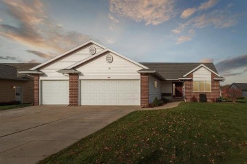 11 S Wyler Dr, Evansville, WI 53536