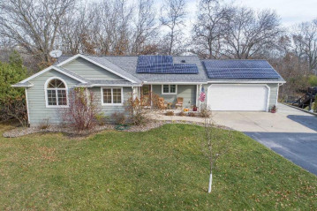 W8986 Hilltop Rd, Caledonia, WI 53901