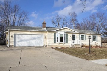 12 Simonson Blvd, Deerfield, WI 53531