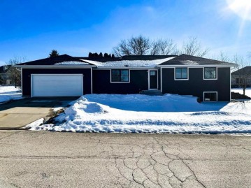 705 Prairie Hills Dr, Dodgeville, WI 53533