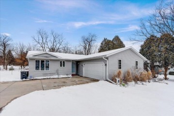 136 Eager Ct, Evansville, WI 53536