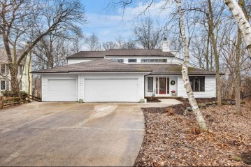 5860 Timber Ridge Tr, Fitchburg, WI 53711