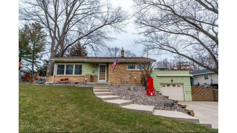 2228 W Memorial Dr Janesville, WI 53548 by First Weber Inc - HomeInfo@firstweber.com $229,900