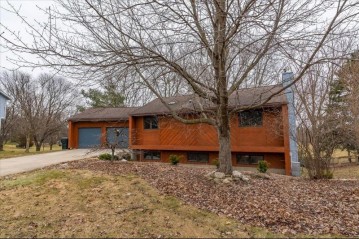 25 La Crescenta Cir, Madison, WI 53716