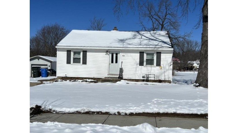 923 W Carroll St Portage, WI 53901 by First Weber Inc - HomeInfo@firstweber.com $139,900