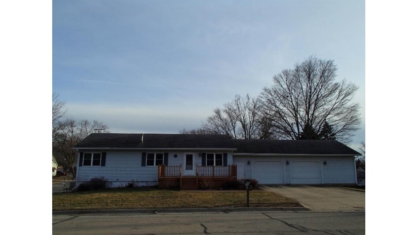 818 20th St Monroe, WI 53566 by First Weber Hedeman Group - Off: 608-325-2000 $165,000