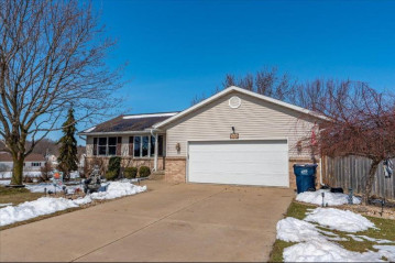 206 Neli Ct, Deerfield, WI 53531