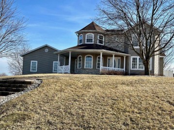 610 Bretts Way, Orfordville, WI 53576