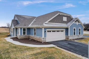 N55W35038 Coastal Ave 32-01, Oconomowoc, WI 53066