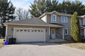 307 Trail Of Pines Ln, Rochester, WI 53105-7908