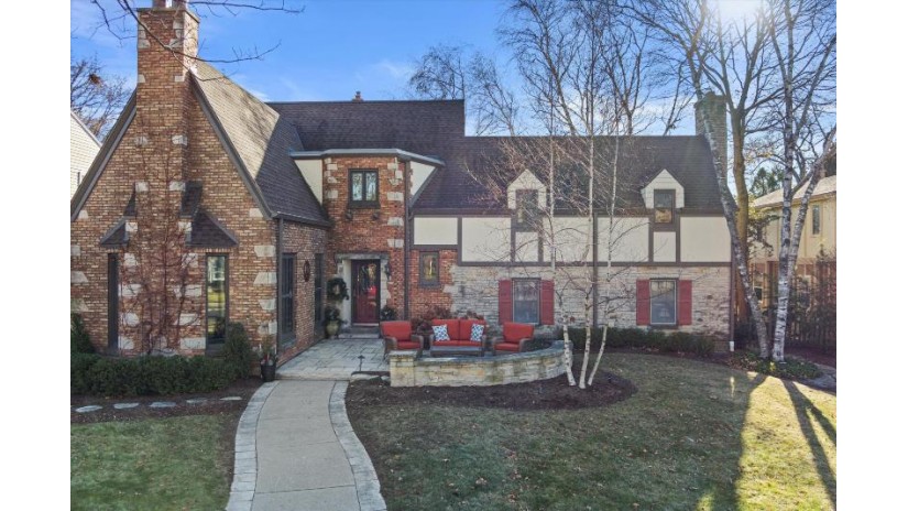 633 E Lake View Ave Whitefish Bay, WI 53217 by Powers Realty Group - suzanne@powersrealty.com $1,295,000