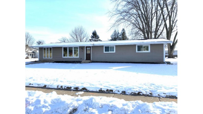 359 Mark St N West Salem, WI 54669 by United Country Midwest Lifestyle Properties LLC - josh@midwestlifestyleproperties.com $278,500