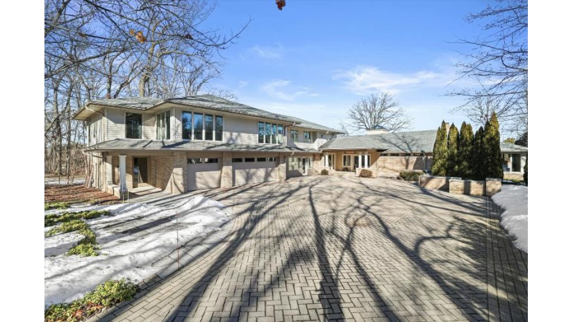 4790 N Lake Dr Whitefish Bay, WI 53211 by Powers Realty Group - suzanne@powersrealty.com $2,300,000