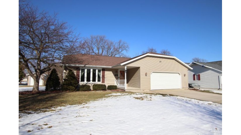 759 Grove St Fond Du Lac, WI 54935 by Adashun Jones Real Estate $249,900