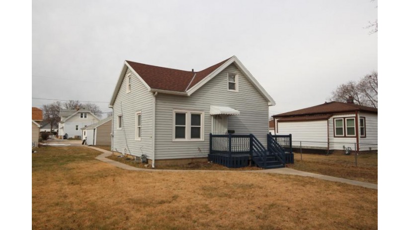 4883 N 24th Pl Milwaukee, WI 53209 by Keller Williams Realty-Milwaukee Southwest - 262-599-8980 $99,900