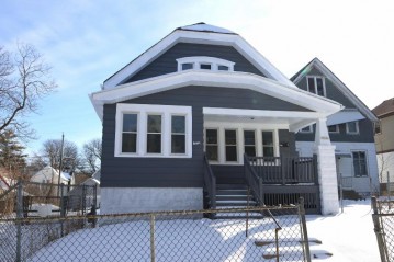 3334 N 25th St, Milwaukee, WI 53206-1236