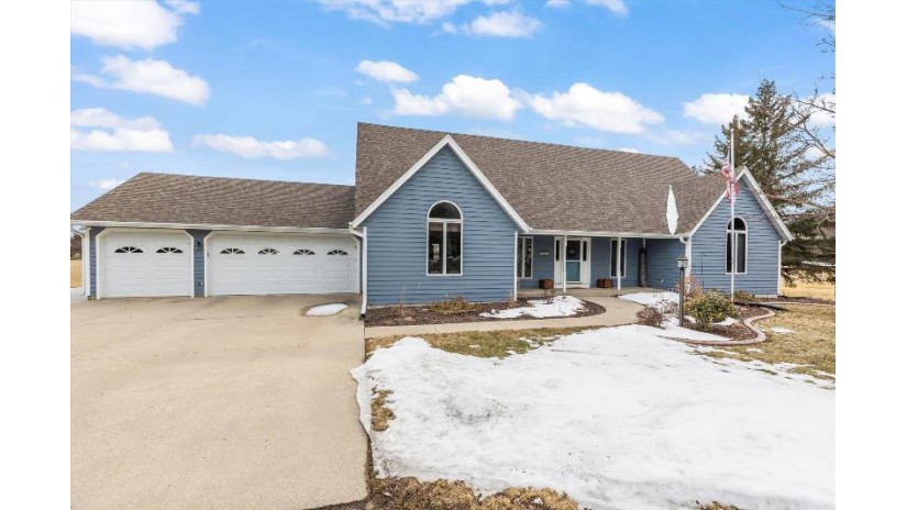 4801 Buena Park Rd Waterford, WI 53185 by 1st Choice Properties $489,900