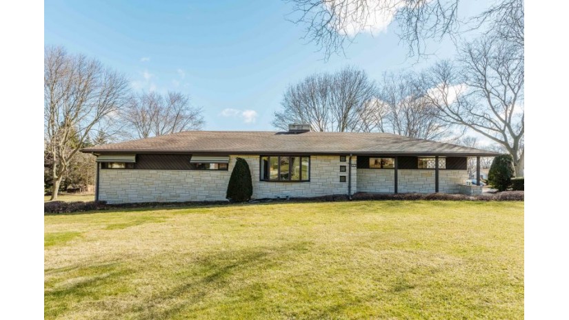 3900 Bradee Rd Brookfield, WI 53005 by Shorewest Realtors $399,900