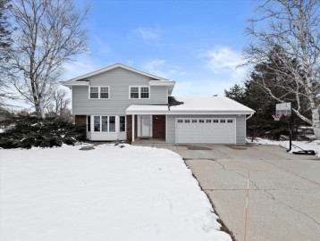 S86W27635 Lakeview Ln, Vernon, WI 53149