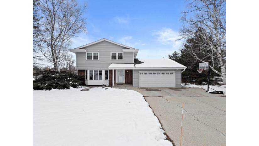 S86W27635 Lakeview Ln Vernon, WI 53149 by Berkshire Hathaway Starck Real Estate $464,000